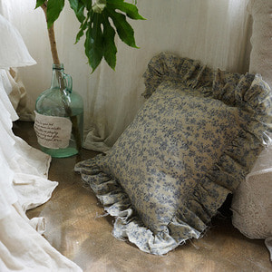 Malin Linen frill cushion